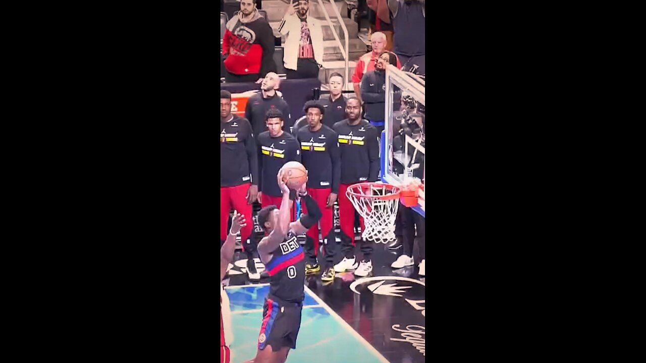 Perfectly Executed Out-of-Bounds Play 🙌