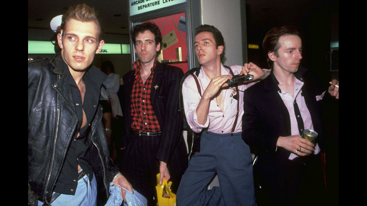 London Calling - The Clash / Official Music Video / (1979)