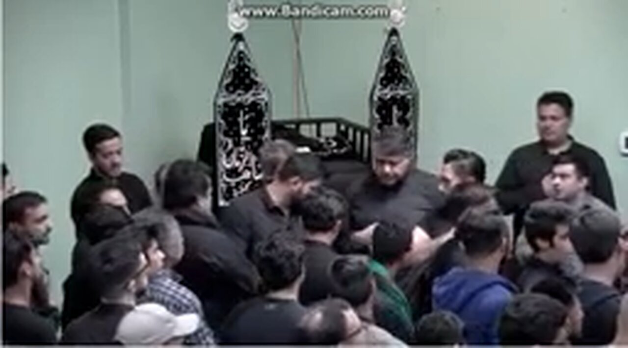 رن کو جاتے ہوے سر جھکاےُ ہوے : علی رضوی شچے