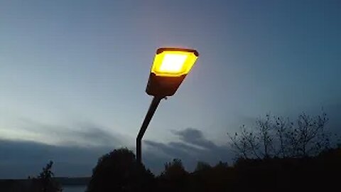 Oprawa LED Philips Lumistreet świecąca na sodowo