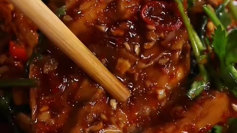 The secret recipe of spicy and sour chicken thigh salad! It is so refreshing that it can save