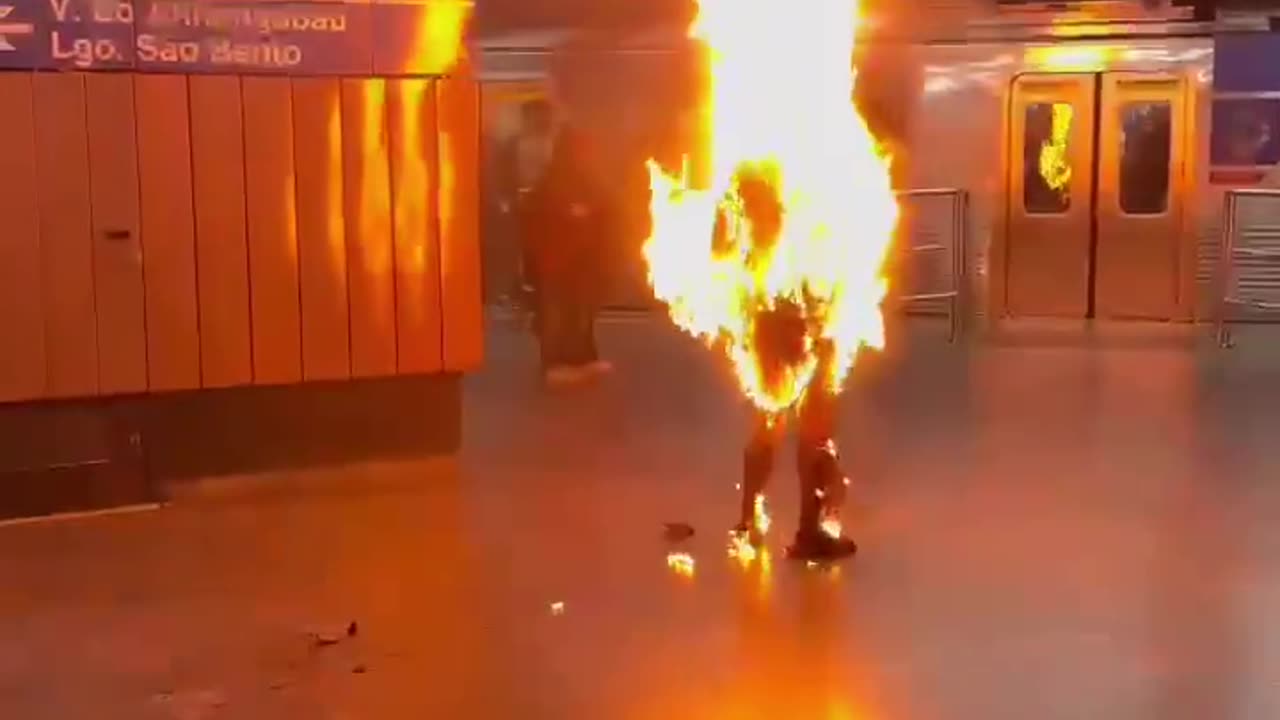 A man set himself on fire in a subway while surrounded by people in São Paulo Brazil.