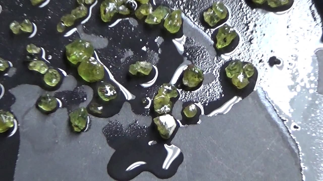 Prospecting Colorado Peridot Gemstones! Pockets found in Basalt Rock!