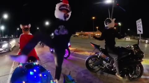 The guy jumping out the truck is a legend 🤯 #bike #bikes #biker #bikelife #gsxr #yamaha #r6