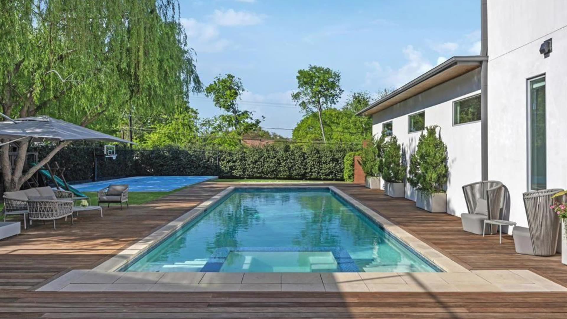 City Lights and Urban Delights: Embrace the Energy of Metropolitan Living