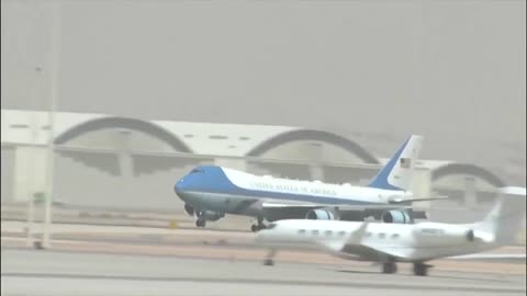 🚨🔥President Trump has officially touched down in Riyadh, Saudi Arabia 🇺🇸🇸🇦 #USA