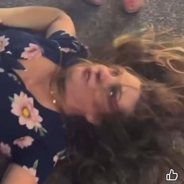 Blacks Attack White Woman, Male Knocks Her Unconscious