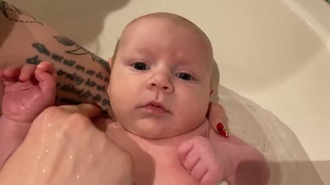 42-Day-Old Kayla: Bath Time Bliss!