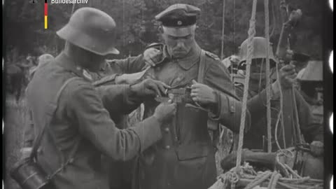 BArch_B_126953_1R_Einschiessen_von_21-Zentimeter-Moersern_mit_Ballonbeobachtung_an_der_Westfront_1