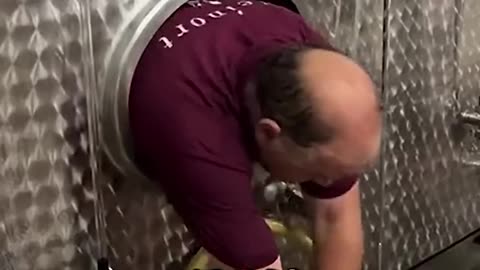The Cleaner Who Turned a Winery Into a Crime Scene