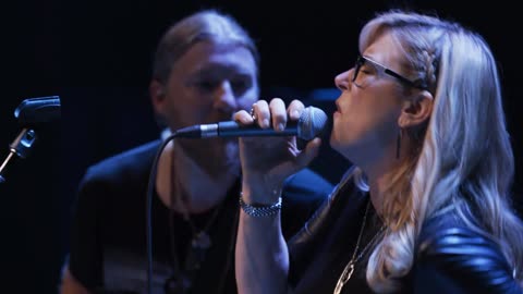 Bird on the Wire (Leonard Cohen cover) - Tedeschi Trucks Band (live)