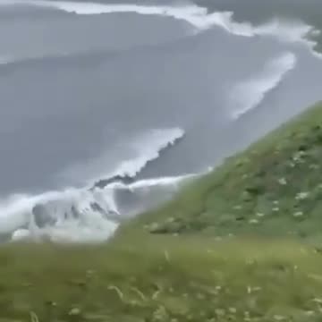 Man.In..Russia..Captures..Tsunami..Making...Landfall