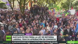 Petro firma la ley de reforma laboral en Colombia