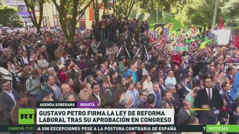 Petro firma la ley de reforma laboral en Colombia