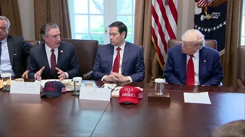 BREAKING NEWS: Trump holds Cabinet meeting at White House! - 4/30/25