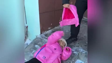 娶回家贼好玩的女生，好看的皮囊不如有趣的灵魂啊～#搞笑 #憨憨女友 #情侣日常 #夫妻日常 #专治不开心
