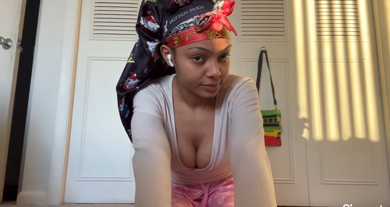 Imanii Bends - Fun Yoga Boxing Day Ebony Woman Routine | Day 26 😘