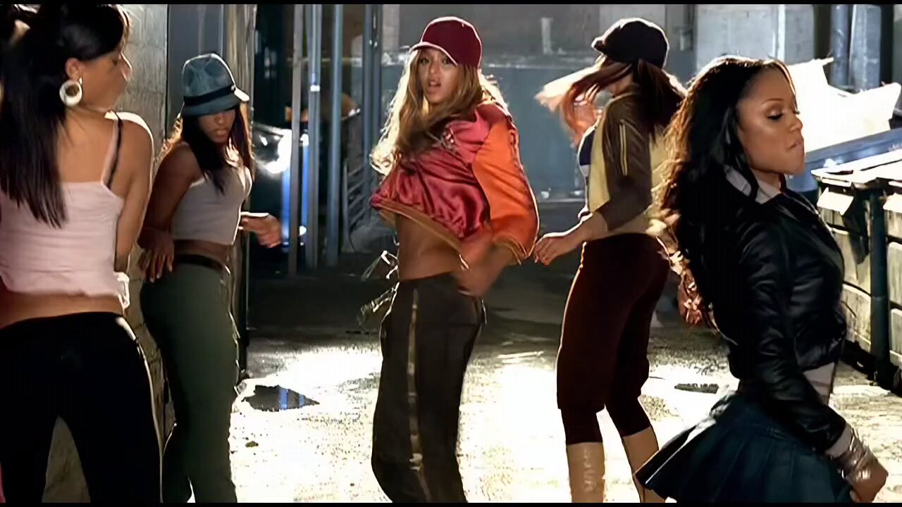 Beyonce performs live