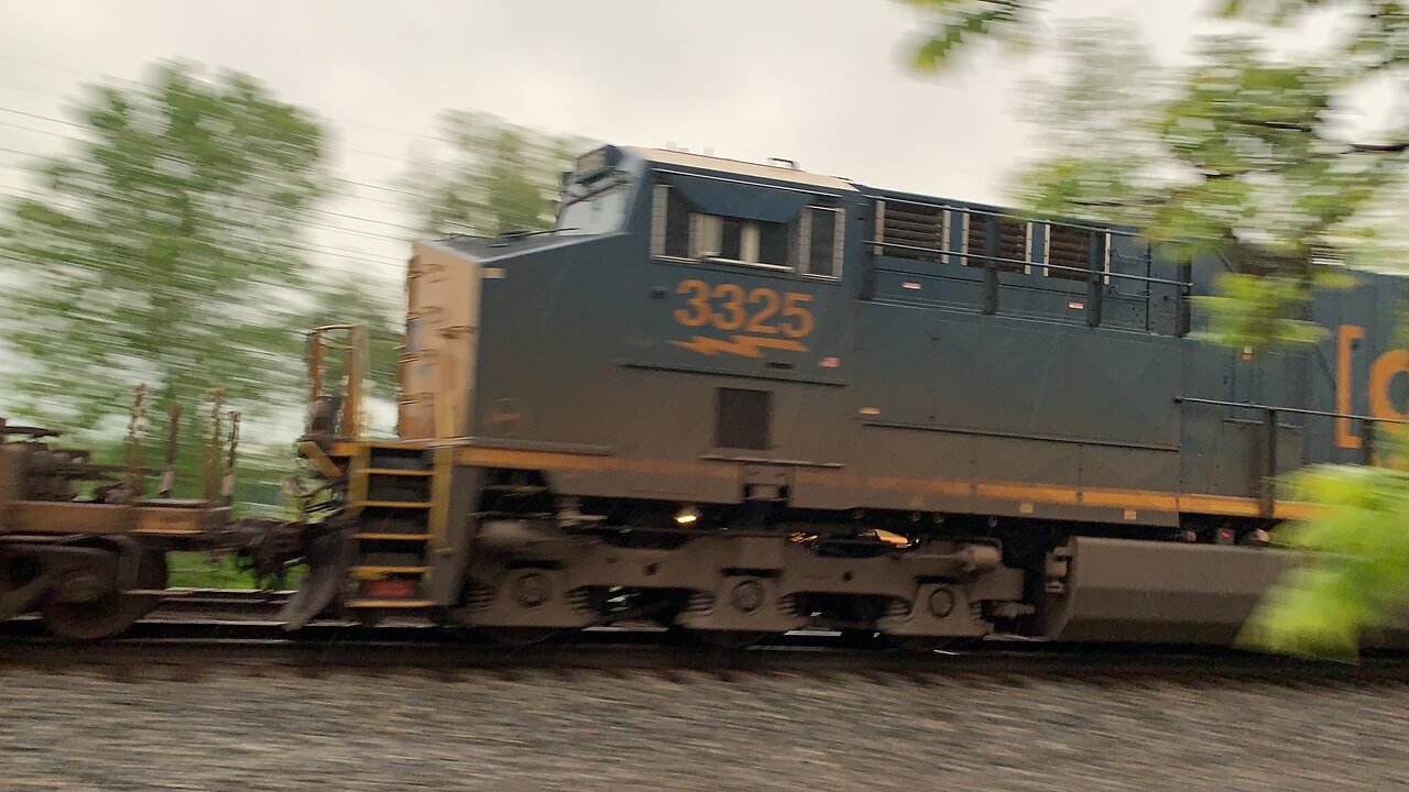 CSX Trains 996 and 3325 lead a fast flying intermodal