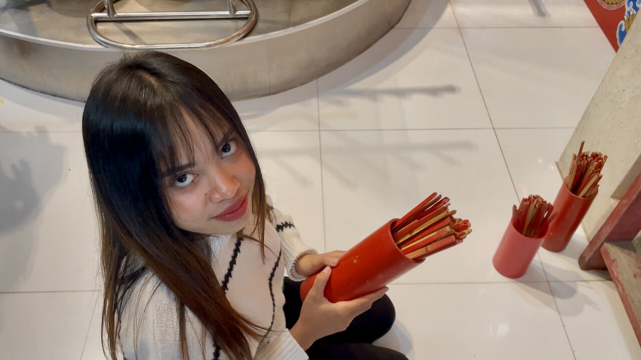 Thai Beauty Predicts My Future! 🇹🇭