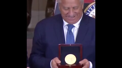 Greg LeMond presented Congressional Gold Medal #tourdefrance #greglemond