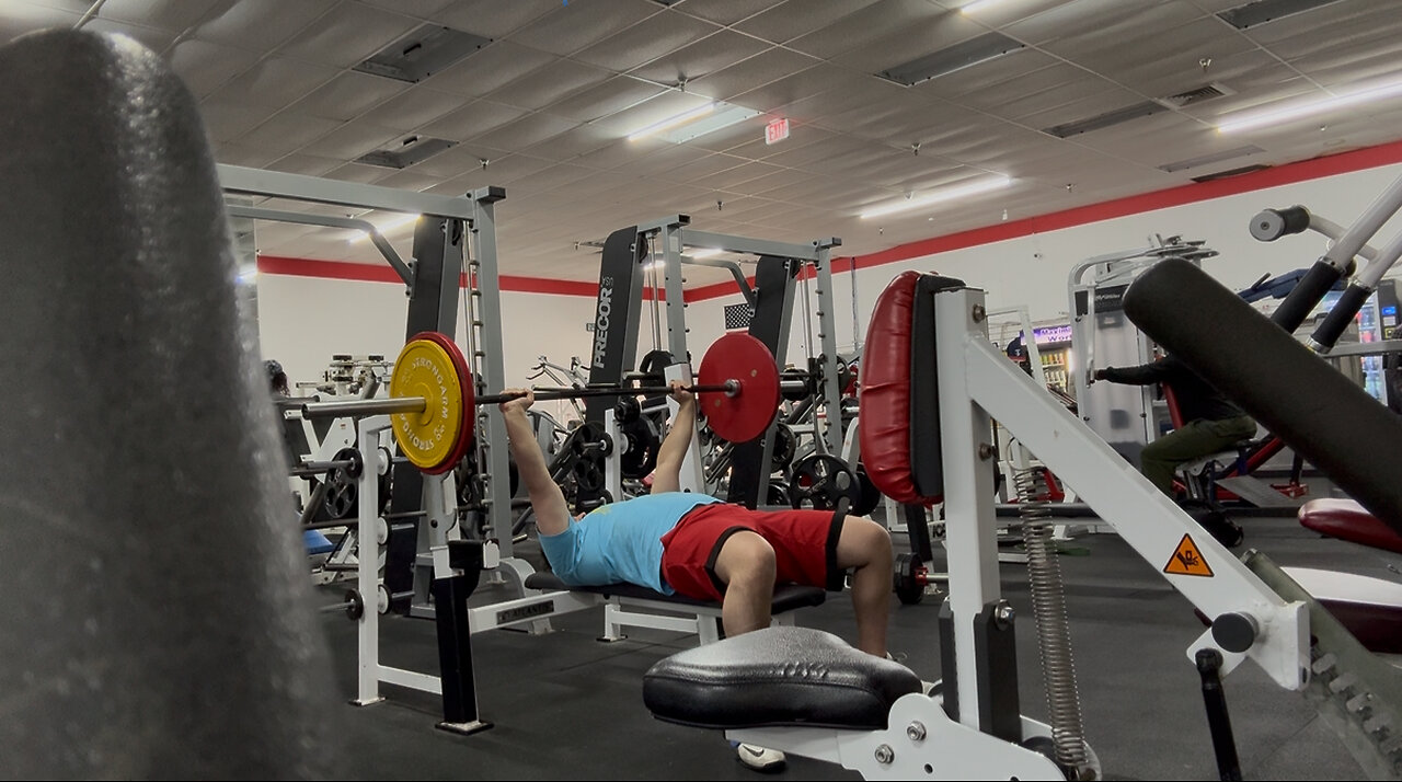 Bench Presses 100KG/220LBs for 4 Reps