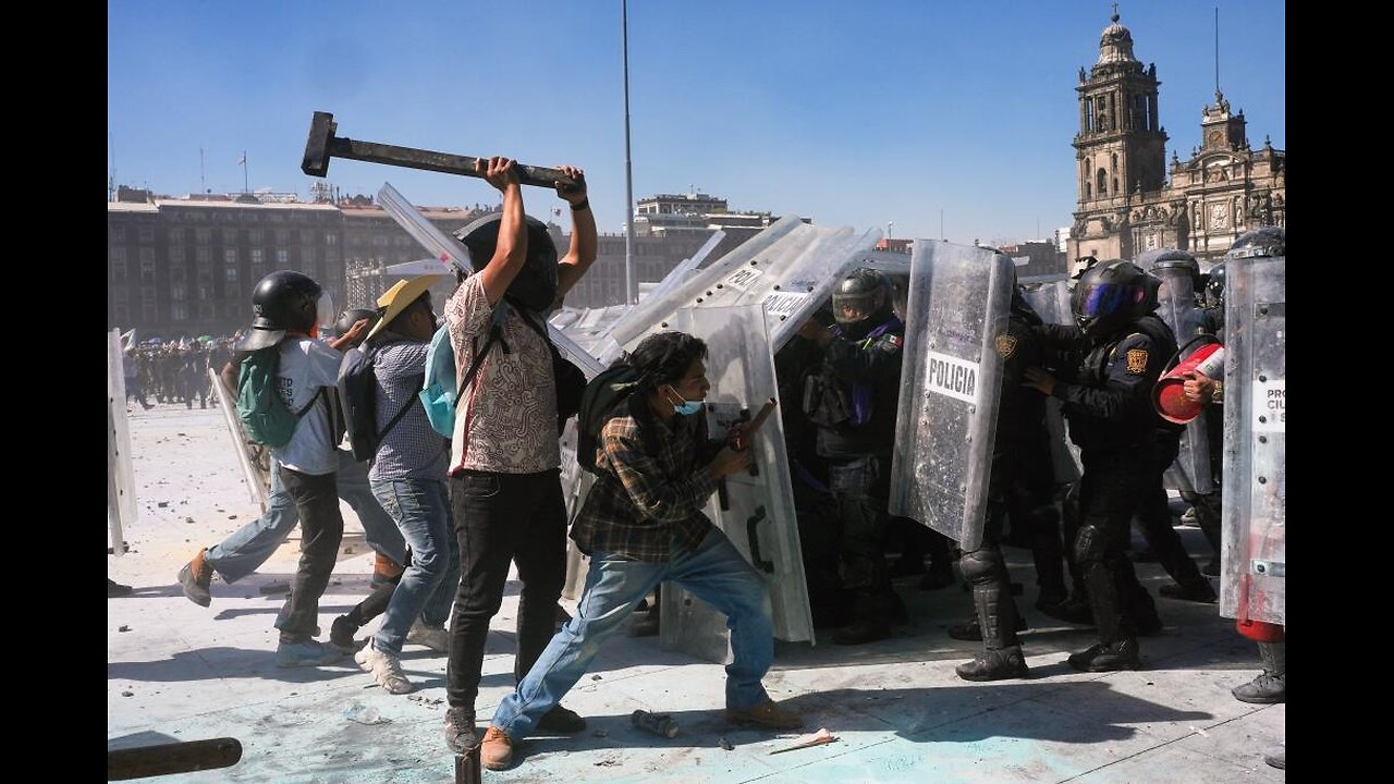 SHOCKING VIDEO: Police And Demonstrators Clash During Wild Protests In Mexico City, Mexico