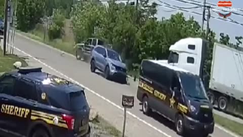 SUV Lies, Karma on Dashcam | Wrong-Way Driver Nearly Hits Semi Head-On | 3-Wheeled Motorcycle Crash