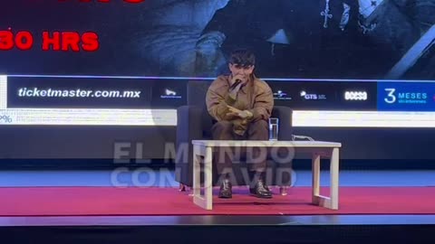 Adriel Favela se solidariza con migrantes y le dice un rotundo NO a Christian Nodal