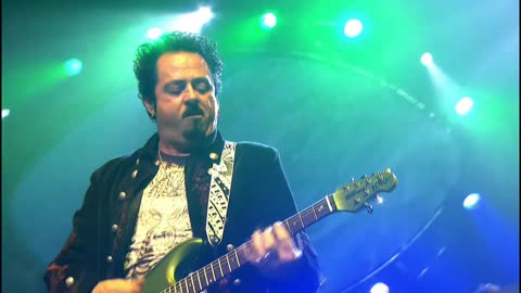 Falling In Between - Toto (live)