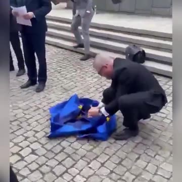 🕊️Myriam🕊️Sauvons L’humanité🕊️@CelebritesSM🕊 - 🚨🇵🇱👏😍Le politicie