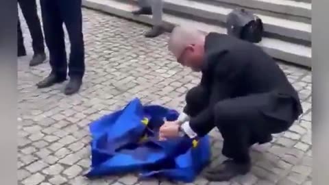 🕊️Myriam🕊️Sauvons L’humanité🕊️@CelebritesSM🕊 - 🚨🇵🇱👏😍Le politicie