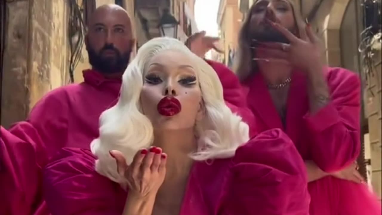 Amanda Lepore - all the work she had done to her body