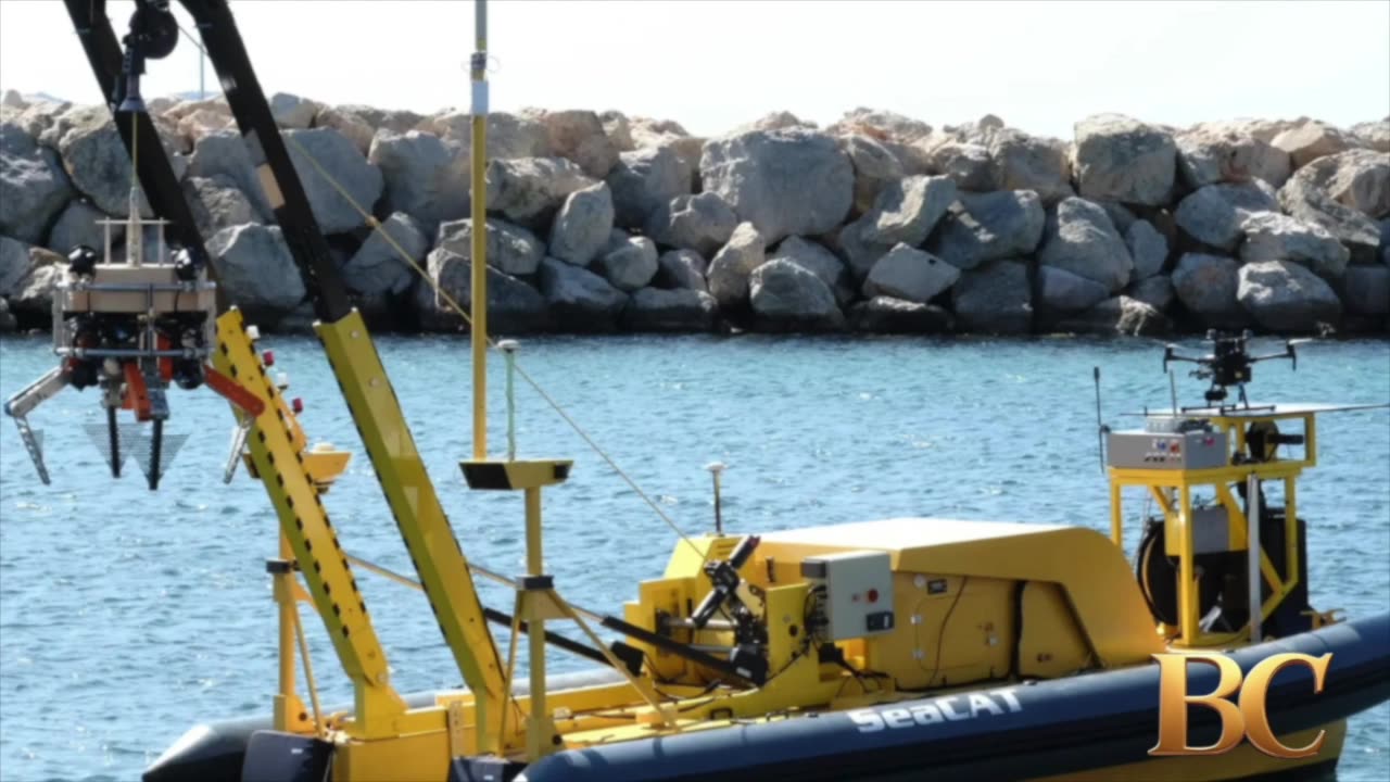 This unmanned underwater robot can remove ocean trash