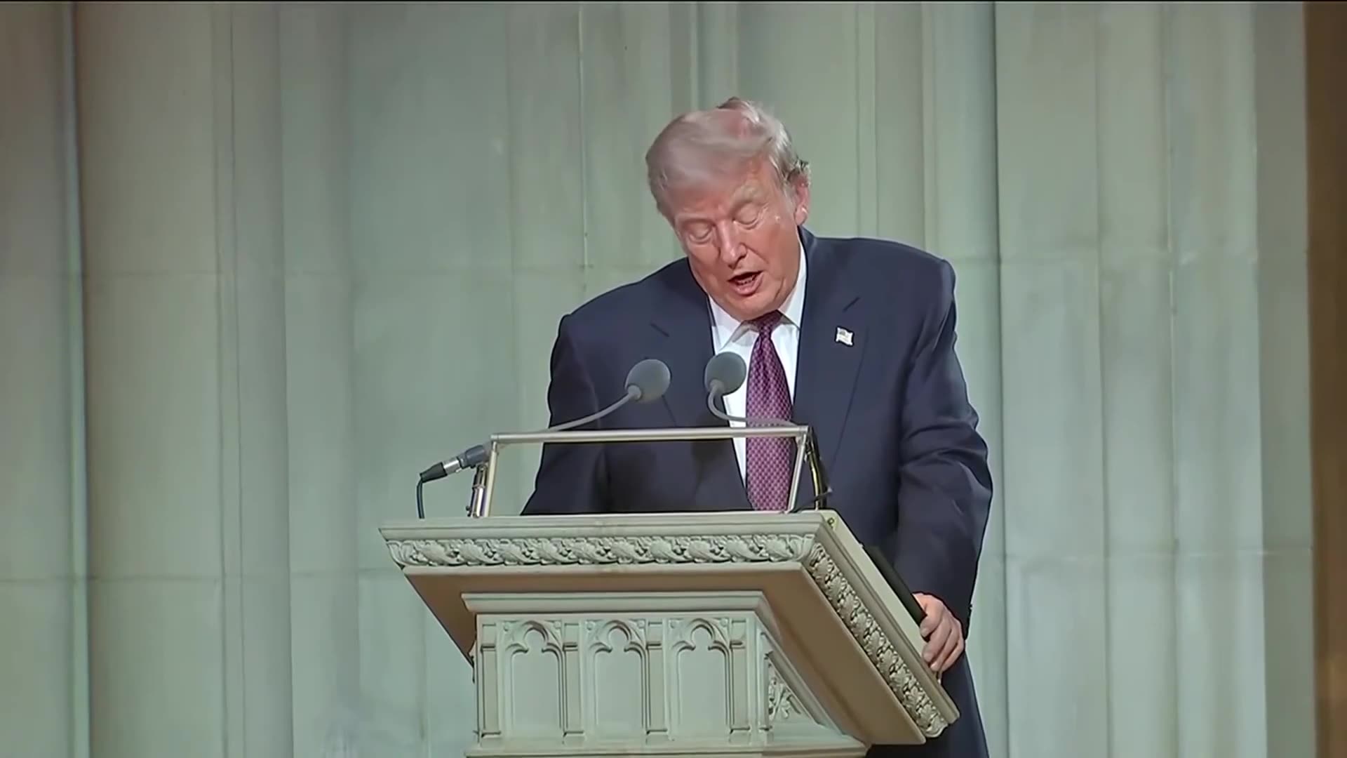 Trump Delivers Emotional Tribute At Lindsey Graham’s Funeral