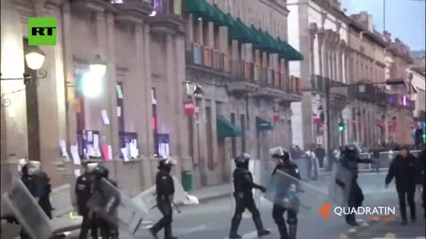 STORMED Mexican govt palace WARZONE rn 'Nepal-like situation unfolding'