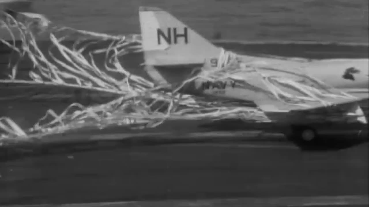 A-4C AIRCRAFT EMERGENCY LANDING, T... - A-4C AIRCRAFT EMERGENCY LANDING, TONKIN GULF - 428-npc-37781