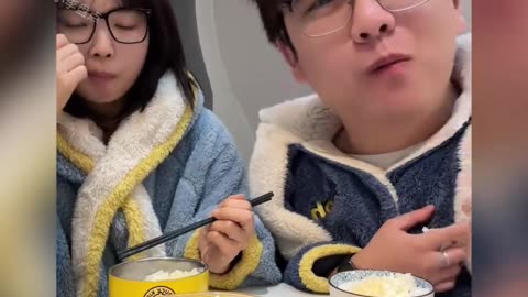盘点那些女友吃啥他吃啥的铁憨憨，难怪身材这么好 #情侣日常 #女友吃啥我吃啥 #看一遍笑一遍 #搞笑