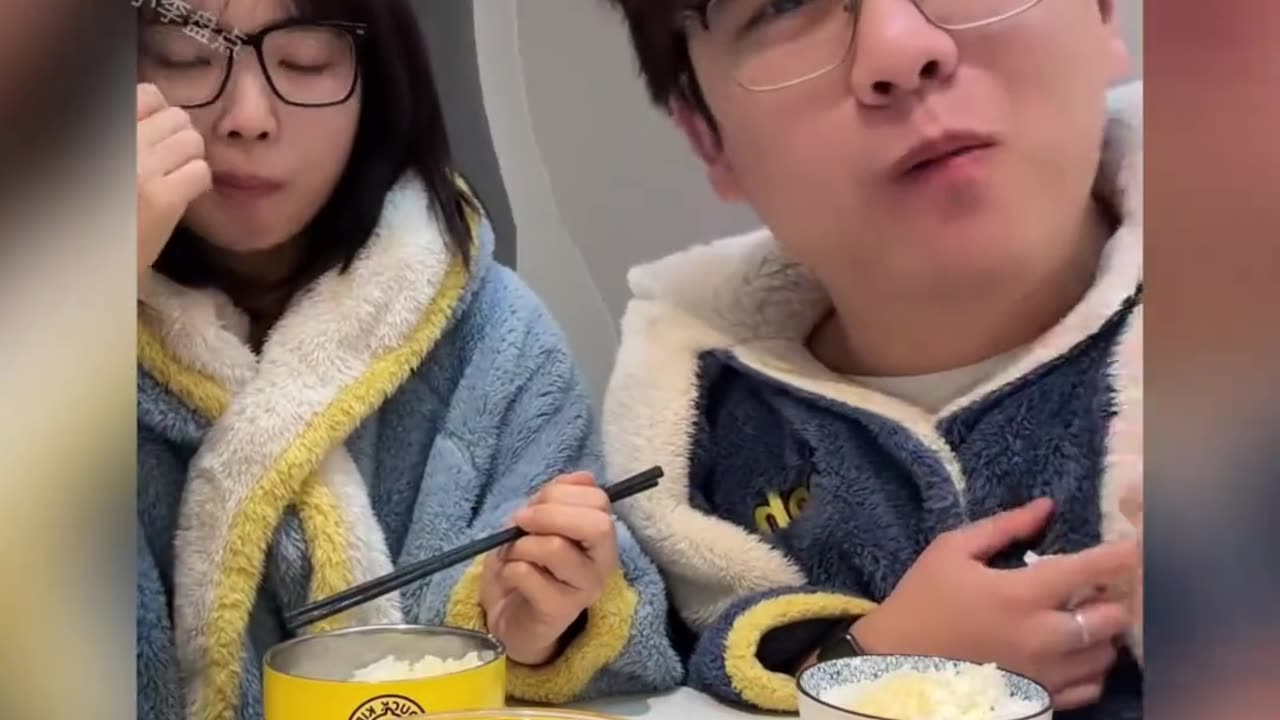 盘点那些女友吃啥他吃啥的铁憨憨,难怪身材这么好 #情侣日常 #女友吃啥我吃啥 #看一遍笑一遍 #搞笑