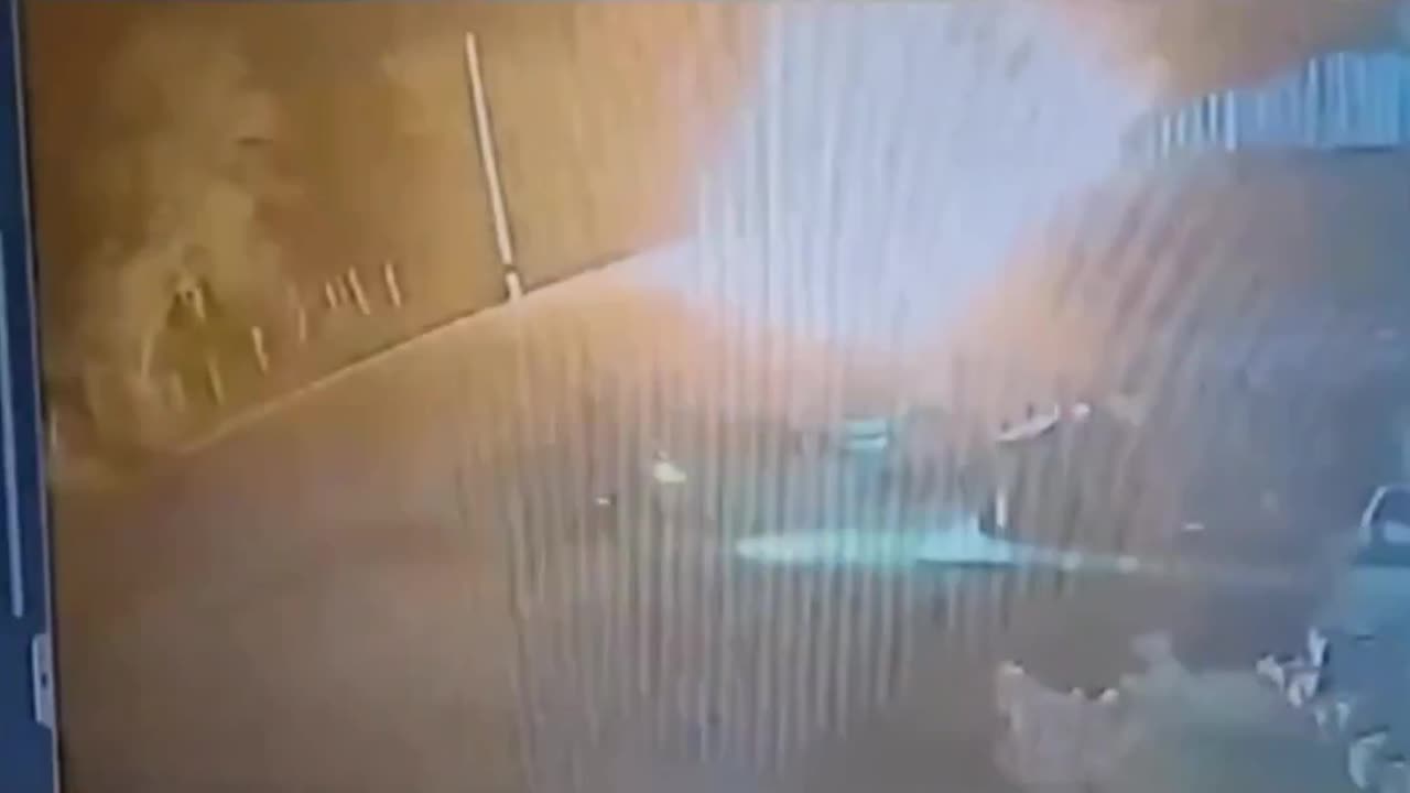Biker fleeing from robbers crashes into back of truck