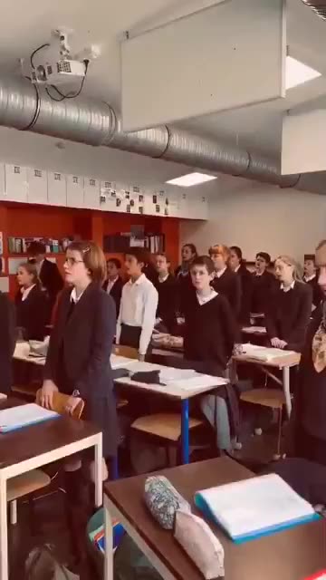 🚨🇫🇷The moments when children in France sang a Christian song broke viewing records.