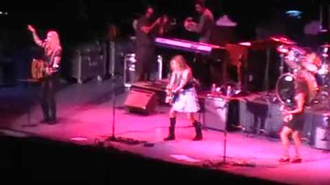 Bangles - Walk Like an Egyptian = Live LA County Fair 2008