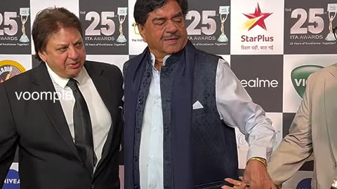 actor and politician shatrughan sinha and wifey poonam make an entry at an awards show in bkc