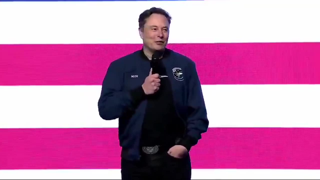 Elon Musk enjoying trolling a heckler in the crowd at his town hall
