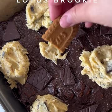 Fudgy & Chewy Lotus Brookies | Brownie + Cookie with a Lotus Biscoff Twist!