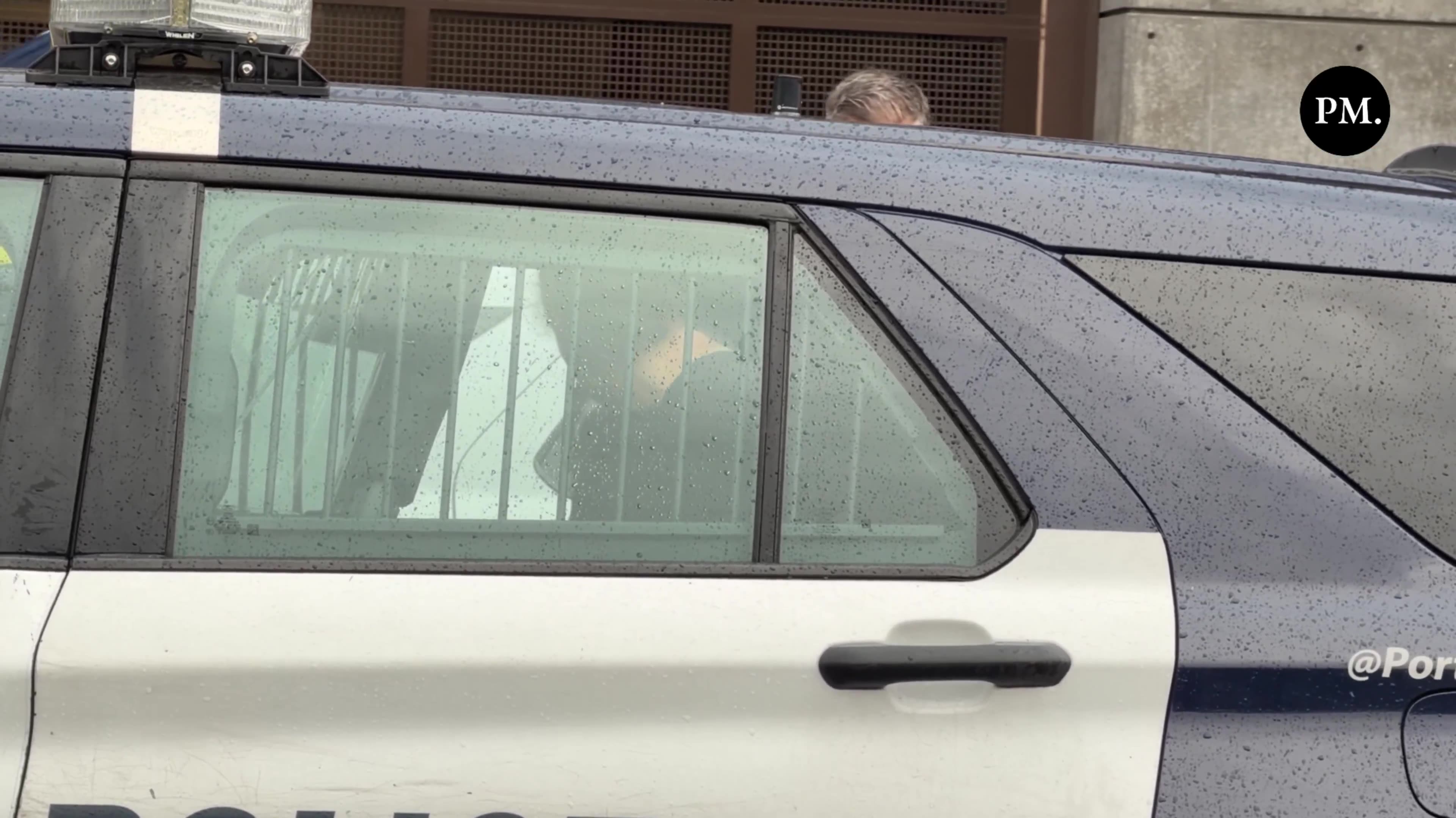 Portland Police arrive in force outside the ICE facility and arrest the Antifa militant