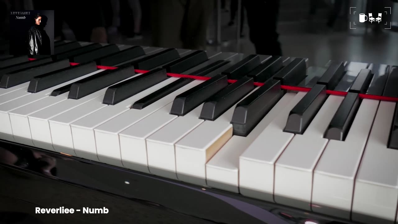 Cupchairs Discovers - 'Numb' (by Reverliee)