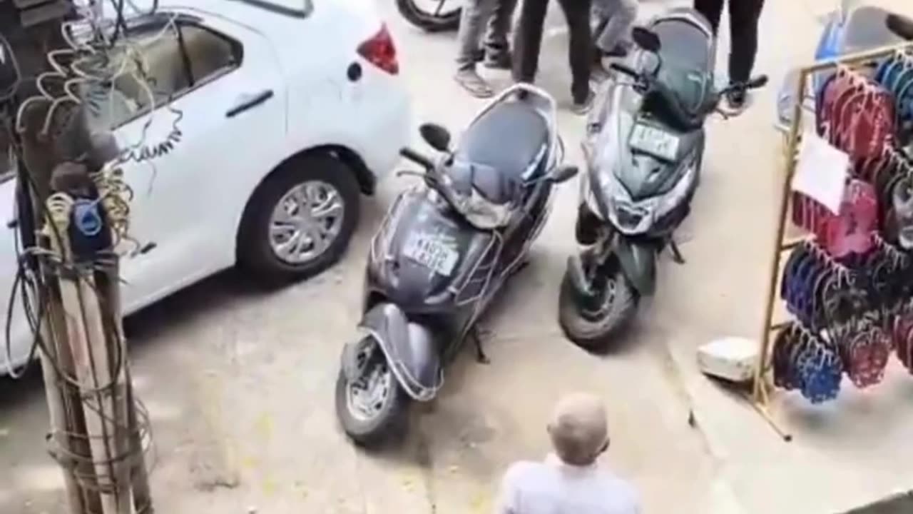 Bengaluru: Woman Assaults Car Driver on Indiranagar Road