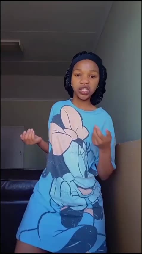 Watch how she turn to dance.