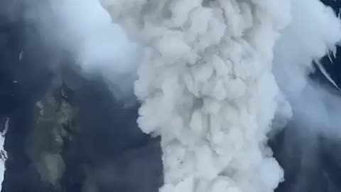 🌋👀 Krasheninnikov volcano erupts in Kamchatka. The phenomenon is likely related